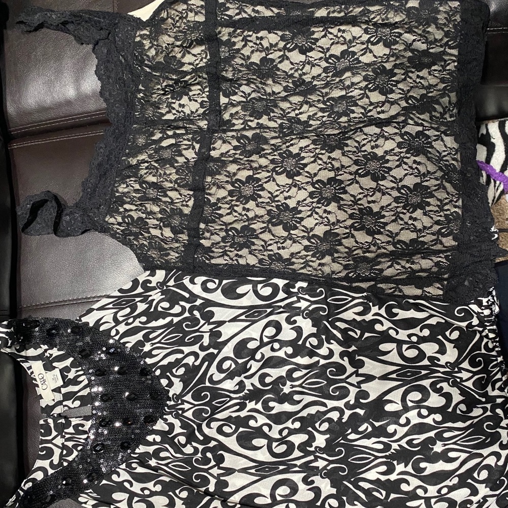 6 Blouses - Picture 2 of 3